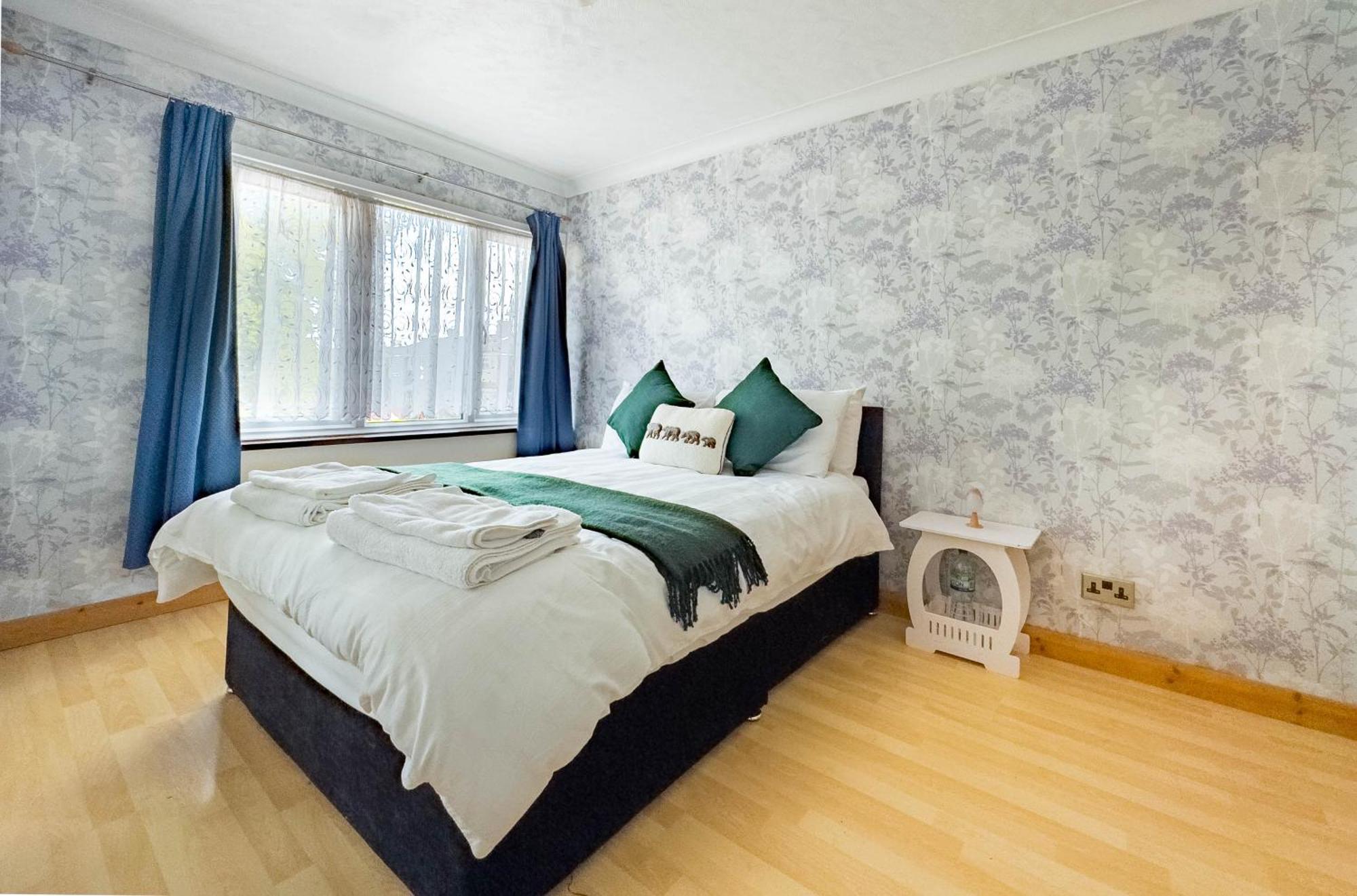 Morden Holiday Basildon  Exterior photo